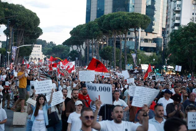 Protest against the construction of a luxury resort in Tirana, Albania. Protesters hold signs and Albanian national flags as they take part in a demonstration in front of the prime minister s office in Tirana on June 8, 2026, opposing the construction of a luxury resort in a protected natural area near the city of Vlore. Several thousand citizens demonstrated in Tirana for the ninth consecutive night to demand transparency on a luxury tourism complex project in the protected area of Narta Lagoon in the city of Vlore linked to US President Donald Trump s son-in-law Jared Kushner and his wife, Ivanka Trump. The project was planned for two areas along the Adriatic coast, the protected delta area of Vjosa-Narta and the nearby uninhabited island Copyright: xLightxStudioxAgencyx xMaltonxDibrax