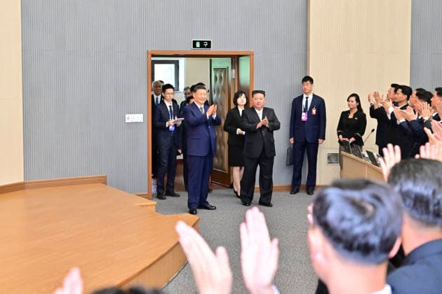 (260609) -- PYONGYANG, June 9, 2026 -- Xi Jinping, general secretary of the Communist Party of China Central Committee and Chinese president, walks into a lecture hall of the Central Cadres Training School of the Workers Party of Korea (WPK) in the company of Kim Jong Un, general secretary of the WPK and president of the State Affairs of the Democratic People s Republic of Korea (DPRK), in Pyongyang, the DPRK, June 9, 2026. On Tuesday morning, Xi, accompanied by Kim, visited the Central Cadres Training School of the WPK in Pyongyang. ) DPRK-PYONGYANG-CHINA-XI JINPING-WPK-CENTRAL CADRES TRAINING SCHOOL ZhaixJianlan 