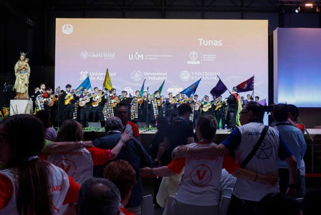 Music bands from different universities perform during the meeting held between Pope Leo XIV and volunteers that worked in the different events chaired by the Pope in Madrid, Spain, 09 June 2026. Pope Leo XIV attends an meeting with volunteers !ACHTUNG: NUR REDAKTIONELLE NUTZUNG!  Copyright: xJ.J.xGuillenx GRAF4610 20260609-55020540150_1