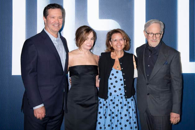 Jeff Small, Kristie Macosko Krieger, Holly Bario und Steven Spielberg bei der Premiere des Kinofilms Disclosure Day im David H. Koch Theater. New York, 08.06.2026 *** Jeff Small, Kristie Macosko Krieger, Holly Bario and Steven Spielberg at the premiere of the movie Disclosure Day at the David H Koch Theater New York, 08 06 2026 Foto:xB.xHinex xFuturexImagex disclosure_ny_6739