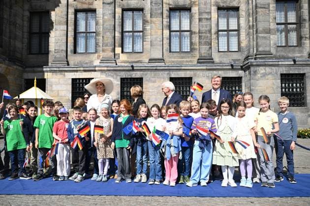 Amsterdam, The Netherlands, 2026-06-09 10:36:35 AMSTERDAM, 09-06-2026, Dam At the invitation of His Majesty King Willem-Alexander and Queen Maxima, the Federal President of Germany, Frank-Walter Steinmeier, is paying a state visit to the Netherlands. He is accompanied by his wife, Elke Büdenbender. PHOTO: NLBeeld Patrick van Emst In the photo: Welcome ceremony - King Willem-Alexander and Queen Maxima officially welcome the German Federal President and Mrs. Büdenbender at Dam Square in Amsterdam. Credit: NL Beeld Patrick van Emst  Copyright: xx x