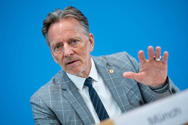 Holger Münch, Präsident Bundeskriminalamt;Bundespressekonferenz in Berlin - Vorstellung Statistik politisch motivierter Kriminalität PMK 2025, Berlin Berlin Deutschland Haus der Bundespressekonferenz *** Holger Münch, President of the Federal Criminal Police Office Federal Press Conference in Berlin Presentation of statistics on politically motivated crime PMK 2025, Berlin Berlin Germany House of the Federal Press Conference