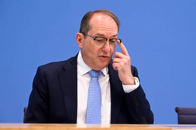 ABB BPK- Alexander Dobrindt Bundesminister des Innern CSU Politiker Vorstellung der Statistik politisch motivierter Kriminalität (PMK) 2025 auf der BPK Bundespressekonferenz am 09.06.2026 in Berlin Berlin Deutschland *** ABB BPK Alexander Dobrindt Federal Minister of the Interior CSU Politician Presentation of the statistics on politically motivated crime PMK 2025 at the BPK Federal Press Conference on 09 06 2026 in Berlin Berlin Germany
