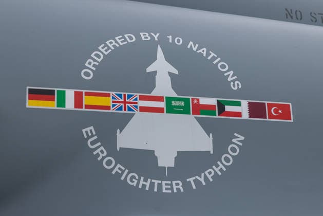 Presserundgang auf der ILA Berlin 2026, Berlin, 09.06.2026 Aufschrift Ordered by 10 Nations mit Eurofighter-Typhoon-Silhouette und den Flaggen der zehn Bestellnationen auf dem Rumpf eines Eurofighter Typhoon. Zu sehen sind u.a. die Flaggen Deutschlands, Italiens, Spaniens, Grossbritanniens und der Tuerkei. Schönefeld Selchow Brandenburg Deutschland *** Press tour at the ILA Berlin 2026, Berlin, 09 06 2026 Inscription Ordered by 10 Nations with Eurofighter Typhoon silhouette and the flags of the ten ordering nations on the fuselage of a Eurofighter Typhoon The flags of Germany, Italy, Spain, Great Britain and Turkey can be seen Schönefeld Selchow Brandenburg Germany 20260609-286A8709-M4000