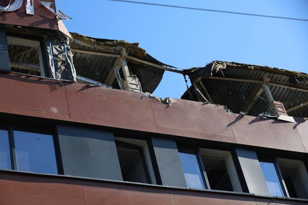 A building is damaged by a Russian drone attack on the night of June 9 in one of the districts of Kharkiv, Ukraine, June 9, 2026. The Russian army carried out a massive drone strike on the city. The attacks on residential buildings and civilian infrastructure injured 15 people, including three children. (Photo by Viacheslav Madiievskyi Ukrinform) Russian army launches large-scale drone attack on Kharkiv  Copyright: xViacheslavxMadiievskyix