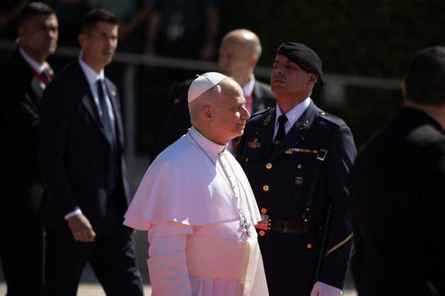 Leo XIV bids farewell to Madrid Pope Leo XIV bids farewell to Madrid and continues his apostolic journey to Barcelona and the Canary Islands from Adolfo Suárez Madrid-Barajas International Airport Madrid Spain Copyright: xDavidxCanalesx xSOPAxImagesx DCPapaFinMadrid260608-3