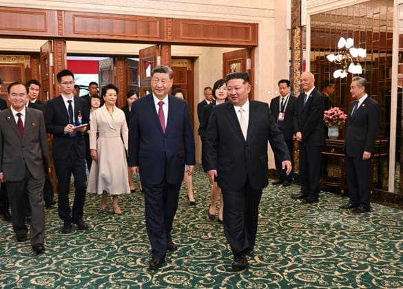 (260609) -- PYONGYANG, June 9, 2026 -- Xi Jinping, general secretary of the Communist Party of China Central Committee and Chinese president, and his wife Peng Liyuan attend the luncheon hosted by Kim Jong Un, general secretary of the Workers Party of Korea and president of the State Affairs of the Democratic People s Republic of Korea (DPRK), and Kim s wife Ri Sol Ju, in Pyongyang, the DPRK, June 9, 2026. ) DPRK-PYONGYANG-CHINA-XI JINPING-KIM JONG UN-LUNCHEON XiexHuanchi 