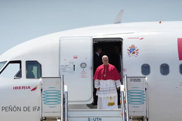 Pope Leo XIV arrives in Barcelona Pope Leo XIV on his arrival at Josep Tarradellas Barcelona El Prat International Airport, June 9, 2026, in Barcelona, Catalonia Spain Pope Leo XIV continues his trip through Spain after three intense days in the capital and arrives in Barcelona where he has a busy schedule between today and tomorrow, June 10, which includes the commemoration of the centenary of the death of Antoni Gaudi and the blessing and inauguration of the Tower of Jesus Christ in the Basilica of the Sagrada Familia 09 JUNE 2026 Barcelona Catalunya Barcelona Catalunya Catalunya Spain  Copyright: xDavidxZorrakinox 7583652