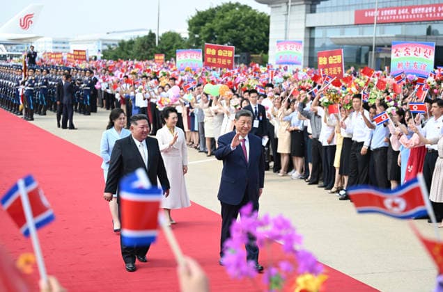 (260609) -- PYONGYANG, June 9, 2026 -- Xi Jinping, general secretary of the Communist Party of China Central Committee and Chinese president, concludes his state visit to the Democratic People s Republic of Korea (DPRK) and departs from Pyongyang, the DPRK, June 9, 2026. Kim Jong Un, general secretary of the Workers Party of Korea and president of the State Affairs of the DPRK, and his wife Ri Sol Ju went to the airport to see Xi and his wife Peng Liyuan off and held a grand farewell ceremony in their honor. ) DPRK-PYONGYANG-CHINA-XI JINPING-KIM JONG UN-FAREWELL CEREMONY LixXiang 