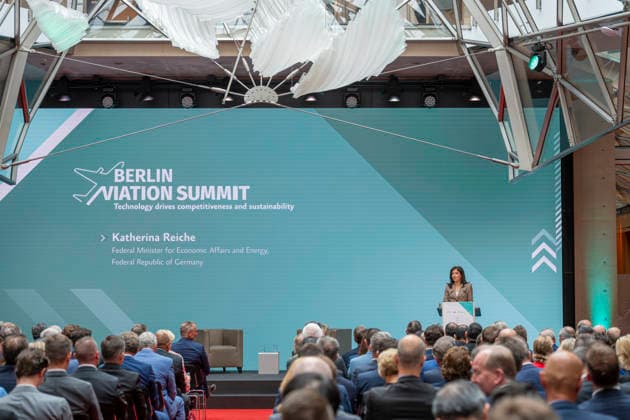 - Aviation Summit EUR, Deutschland, Berlin, 09.06.2026: Am Vortag der ILA26 treffen sich auf der Aviation Summit (BAS) Entscheider der internationalen Luftfahrt aus Politik, Industrie, Wissenschaft und Finanzen. Sie erörtern welche Fortschritte sind heute schon erreicht worden und welche Herausforderungen müssen noch gemeistert werden. Als Gäste sind anwesend: ¢ Richard Aboulafia ED, Aerodynamic Advisory ¢ Guillaume Faury CEO, Airbus ¢ Lars Wagner CEO, Airbus Commercial ¢ Michael Schöllhorn CEO, Airbus Defense and Space & President, BDLI ¢ Peter Gerber CEO, Condor ¢ Tobias Meyer CEO, Deutsche Post DHL Group ¢ Magda KopczyÅ ska DG, European Commission, DG Move ¢ Nicola Beer VP, European