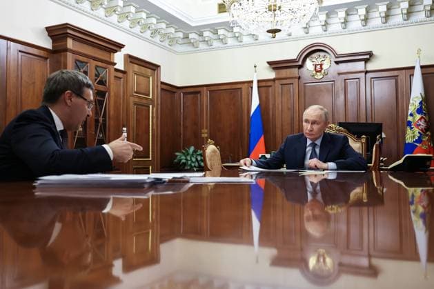 Russia Putin 9186176 09.06.2026 Russian President Vladimir Putin meets with Science and Higher Education Minister Valery Falkov, left, at the Kremlin, in Moscow, Russia. Vyacheslav Prokofyev Sputnik Moscow Russia  Copyright: xVyacheslavxProkofyevx