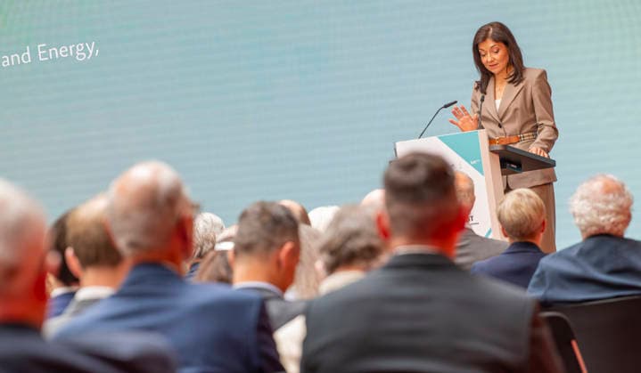- Aviation Summit EUR, Deutschland, Berlin, 09.06.2026: Am Vortag der ILA26 treffen sich auf der Aviation Summit (BAS) Entscheider der internationalen Luftfahrt aus Politik, Industrie, Wissenschaft und Finanzen. Sie erörtern welche Fortschritte sind heute schon erreicht worden und welche Herausforderungen müssen noch gemeistert werden. Als Gäste sind anwesend: ¢ Richard Aboulafia ED, Aerodynamic Advisory ¢ Guillaume Faury CEO, Airbus ¢ Lars Wagner CEO, Airbus Commercial ¢ Michael Schöllhorn CEO, Airbus Defense and Space & President, BDLI ¢ Peter Gerber CEO, Condor ¢ Tobias Meyer CEO, Deutsche Post DHL Group ¢ Magda KopczyÅ ska DG, European Commission, DG Move ¢ Nicola Beer VP, European