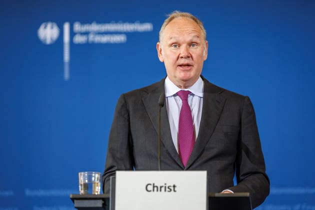 Pressekonferenz von BM Lars Klingbeil Pressekonferenz von BM Lars Klingbeil und den Vorsitzenden des Investitions- und Innovationsbeirates (IIB) Prof. Harald Christ und Prof. Dr. Dr. Ann-Kristin Achleitner zur Vorstellung des ersten IIB Berichtes am 9.06.2026 in Berlin. Berlin Berlin Deutschland Bundeskanzleramt *** Press conference by BM Lars Klingbeil Press conference by BM Lars Klingbeil and the Chairmen of the Investment and Innovation Advisory Board IIB Prof Harald Christ and Prof Dr Dr Ann Kristin Achleitner on the presentation of the first IIB report on 9 06 2026 in Berlin Berlin Berlin Germany Federal Chancellery