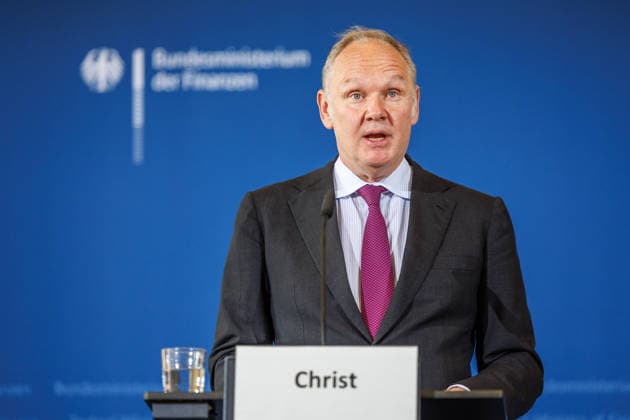 Pressekonferenz von BM Lars Klingbeil Pressekonferenz von BM Lars Klingbeil und den Vorsitzenden des Investitions- und Innovationsbeirates (IIB) Prof. Harald Christ und Prof. Dr. Dr. Ann-Kristin Achleitner zur Vorstellung des ersten IIB Berichtes am 9.06.2026 in Berlin. Berlin Berlin Deutschland Bundeskanzleramt *** Press conference by BM Lars Klingbeil Press conference by BM Lars Klingbeil and the Chairmen of the Investment and Innovation Advisory Board IIB Prof Harald Christ and Prof Dr Dr Ann Kristin Achleitner on the presentation of the first IIB report on 9 06 2026 in Berlin Berlin Berlin Germany Federal Chancellery