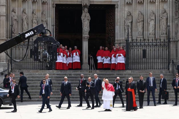 Pope Leo XIV arrives at Barcelona Cathedral during Spain visit BARCELONA, SPAIN - JUNE 9: Pope Leo XIV waves as he arrives at the Cathedral of the Holy Cross and Saint Eulalia in Barcelona, Spain, on June 9, 2026. The Pope is visiting Spain from June 6 to 12, with stops in Madrid, Barcelona and the Canary Islands, where he is scheduled to meet with migrants and organisations supporting them. Adria Puig Anadolu Barcelona Spain. Editorial use only. Please get in touch for any other usage.  Copyright: x2026xAnadoluxAdriaxPuigx