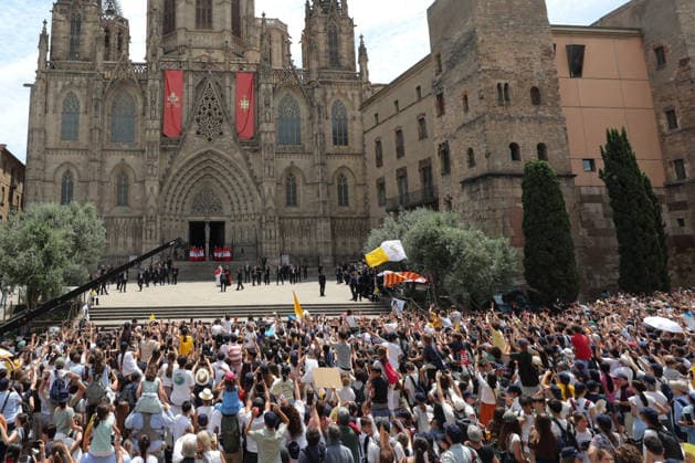 Pope Leo XIV arrives at Barcelona Cathedral during Spain visit BARCELONA, SPAIN - JUNE 9: Pope Leo XIV waves as he arrives at the Cathedral of the Holy Cross and Saint Eulalia in Barcelona, Spain, on June 9, 2026. The Pope is visiting Spain from June 6 to 12, with stops in Madrid, Barcelona and the Canary Islands, where he is scheduled to meet with migrants and organisations supporting them. Adria Puig Anadolu Barcelona Spain. Editorial use only. Please get in touch for any other usage.  Copyright: x2026xAnadoluxAdriaxPuigx