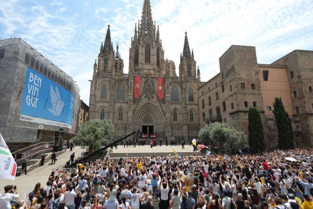 Pope Leo XIV arrives at Barcelona Cathedral during Spain visit BARCELONA, SPAIN - JUNE 09: Pope Leo XIV waves as he arrives at the Cathedral of the Holy Cross and Saint Eulalia in Barcelona, Spain, on June 09, 2026. The Pope is visiting Spain from June 6 to 12, with stops in Madrid, Barcelona and the Canary Islands, where he is scheduled to meet with migrants and organisations supporting them. Adria Puig Anadolu Barcelona Spain. Editorial use only. Please get in touch for any other usage.  Copyright: x2026xAnadoluxAdriaxPuigx