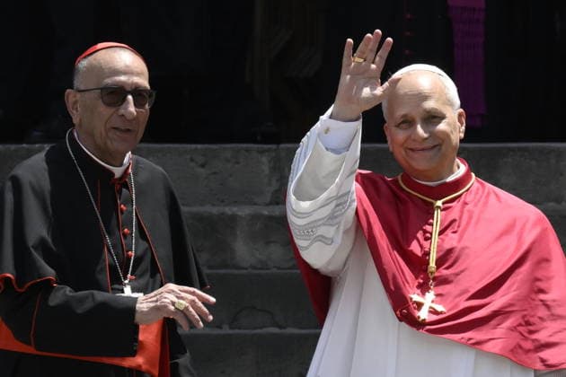 June 9, 2026, Barcelona: Pope Leo XIV waves to the crowd as he exits the Cathedral of the Holy Cross and Saint Eulalia in Barcelona, Spain, 09 June 2026. Pope Leo XIV is on an official six-day visit to Spain from 06 to 12 June 2026, with stops in Madrid, Barcelona, and the Canary Islands. ANSA CIRO FUSCO Barcelona  - ZUMAa110 20260609_zaf_a110_005 Copyright: xCiroxFuscox