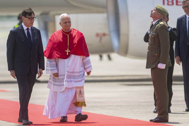 Pope Leo XIV in Spain BARCELONA, SPAIN - JUNE 9: Pope Leo XIV arrives in Barcelona as part of his official visit in Spain on June 9, 2026. During his stay, the Pope is scheduled to participate in a series of institutional, cultural, and religious events, as well as meetings with local representatives and members of the Catholic community. Lorena Sopena Lopez Anadolu Barcelona Spain. Editorial use only. Please get in touch for any other usage.  Copyright: x2026xAnadoluxLorenaxSopenaxLopezx