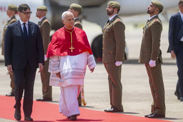 Pope Leo XIV in Spain BARCELONA, SPAIN - JUNE 9: Pope Leo XIV arrives in Barcelona as part of his official visit in Spain on June 9, 2026. During his stay, the Pope is scheduled to participate in a series of institutional, cultural, and religious events, as well as meetings with local representatives and members of the Catholic community. Lorena Sopena Lopez Anadolu Barcelona Spain. Editorial use only. Please get in touch for any other usage.  Copyright: x2026xAnadoluxLorenaxSopenaxLopezx