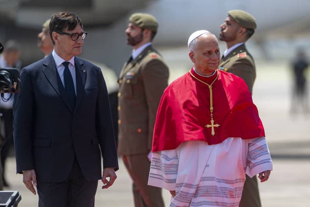 Pope Leo XIV in Spain BARCELONA, SPAIN - JUNE 9: Pope Leo XIV arrives in Barcelona as part of his official visit in Spain on June 9, 2026. During his stay, the Pope is scheduled to participate in a series of institutional, cultural, and religious events, as well as meetings with local representatives and members of the Catholic community. Lorena Sopena Lopez Anadolu Barcelona Spain. Editorial use only. Please get in touch for any other usage.  Copyright: x2026xAnadoluxLorenaxSopenaxLopezx