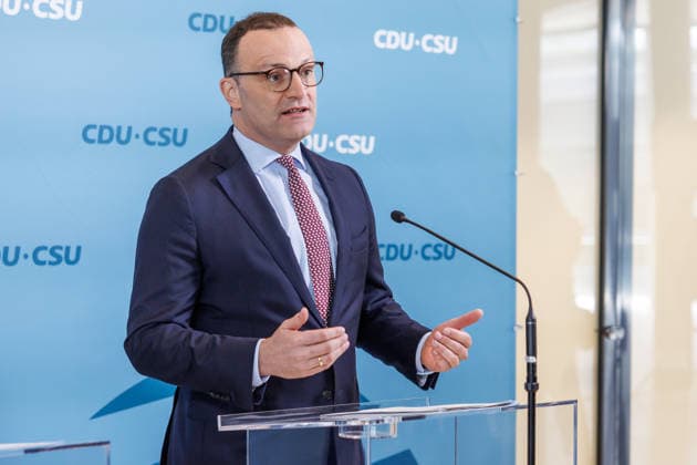 Statement vor den Fraktionssitzung der CDU CSU Fraktionsvorsitzender der CDU CSU Jens Spahn spricht während eines Statement vor den Fraktionssitzungen am 09.06.2026 in Berlin. Berlin Berlin Deutschland Reichstag *** Statement before the CDU CSU parliamentary group meeting CDU CSU parliamentary group leader Jens Spahn speaks during a statement before the parliamentary group meetings on 09 06 2026 in Berlin Berlin Berlin Germany Reichstag
