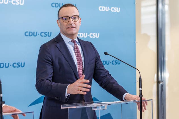 Statement vor den Fraktionssitzung der CDU CSU Fraktionsvorsitzender der CDU CSU Jens Spahn spricht während eines Statement vor den Fraktionssitzungen am 09.06.2026 in Berlin. Berlin Berlin Deutschland Reichstag *** Statement before the CDU CSU parliamentary group meeting CDU CSU parliamentary group leader Jens Spahn speaks during a statement before the parliamentary group meetings on 09 06 2026 in Berlin Berlin Berlin Germany Reichstag