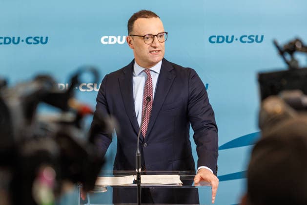 Statement vor den Fraktionssitzung der CDU CSU Fraktionsvorsitzender der CDU CSU Jens Spahn spricht während eines Statement vor den Fraktionssitzungen am 09.06.2026 in Berlin. Berlin Berlin Deutschland Reichstag *** Statement before the CDU CSU parliamentary group meeting CDU CSU parliamentary group leader Jens Spahn speaks during a statement before the parliamentary group meetings on 09 06 2026 in Berlin Berlin Berlin Germany Reichstag
