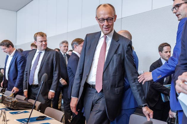 Fraktionssitzung CDU CSU Friedrich Merz (CDU) und Bundestagspraesidentin Julia Kloeckner bei einer Fraktionssitzung am 9.06.2026 in Berlin. Berlin Berlin Deutschland Bundestag *** Parliamentary group meeting CDU CSU Friedrich Merz CDU and Bundestag President Julia Kloeckner at a parliamentary group meeting on 9 06 2026 in Berlin Berlin Germany Bundestag