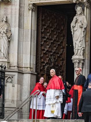 Homily of Pope Leo XIV at the Cathedral of the Holy Cross and Santa Eulalia Barcelona Pope Leo XIV on his arrival at the homily in the Cathedral of the Holy Cross and Santa Eulalia, on June 9, 2026, in Barcelona, Catalonia Spain The homily is the first act of Pope Leo XIV in Barcelona and although the entrance to the cathedral is by invitation, screens have been deployed outside so that the faithful and curious can follow the words of the Pontiff live 09 JUNE 2026 Barcelona Catalunya Barcelona Catalunya Espana  Copyright: xAlbertoxParedesx 7584247