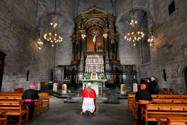 SPAIN - POPE LEO XIV HOLDS A MIDDAY PRAYER IN THE CATHEDRAL OF THE HOLY CROSS AND SAINT EULALIA ON BARCELLONA - 2026 6 9 Spain, Vatican, 2026 6 9 Pope Leo XIV holds a midday prayer in the Cathedral of the Holy Cross and Saint Eulalia in Barcelona EDITORIAL USE ONLY - NO BOOKS Copyright: xVATICANxMEDIA CPPx