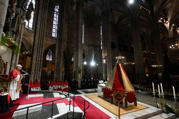 SPAIN - POPE LEO XIV HOLDS A MIDDAY PRAYER IN THE CATHEDRAL OF THE HOLY CROSS AND SAINT EULALIA ON BARCELLONA - 2026 6 9 Spain, Vatican, 2026 6 9 Pope Leo XIV holds a midday prayer in the Cathedral of the Holy Cross and Saint Eulalia in Barcelona EDITORIAL USE ONLY - NO BOOKS Copyright: xVATICANxMEDIA CPPx