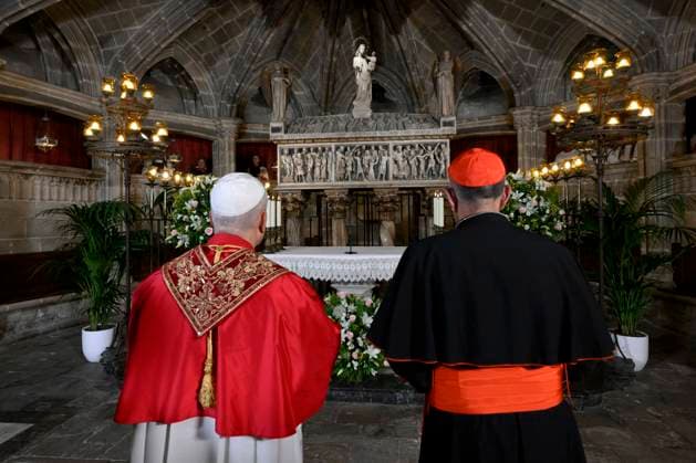 SPAIN - POPE LEO XIV HOLDS A MIDDAY PRAYER IN THE CATHEDRAL OF THE HOLY CROSS AND SAINT EULALIA ON BARCELLONA - 2026 6 9 Spain, Vatican, 2026 6 9 Pope Leo XIV holds a midday prayer in the Cathedral of the Holy Cross and Saint Eulalia in Barcelona EDITORIAL USE ONLY - NO BOOKS Copyright: xVATICANxMEDIA CPPx