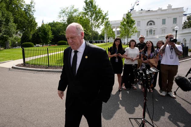 Tom Homan speaks to reporters - Washington White House Border czar Tom Homan speaks to members of the media outside the White House in Washington on June 9, 2026. Photo by Yuri Gripas ABACAPRESS.COM Washington DC United States  Copyright: xGripasxYuri ABACAx
