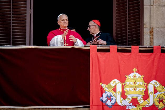 June 9, 2026, Barcelona, Spain: Pope Leo XIV greets the faithful from the balcony of the episcopal residence in Barcelona s Gothic Quarter during the first day of his visit to the Catalan capital. Barcelona Spain  - ZUMAb137 20260609_fap_b137_012 Copyright: xJordixBoixareux