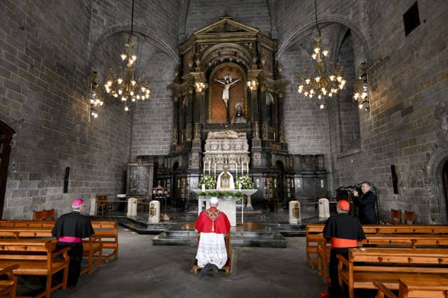 Pope Leo XIV Prayer At The Barcelona Cathedral - Spain Pope Leo XIV presides over midday prayer at the Barcelona Cathedral (Cathedral of the Holy Cross and Saint Eulalia) in Barcelona on June 9, 2026 on the fourth day of his pastoral visit to Spain. Photo by (EV) Simone Risoluti Vatican Media ABACAPRESS.COM Barcelona Spain  Copyright: xABACAx