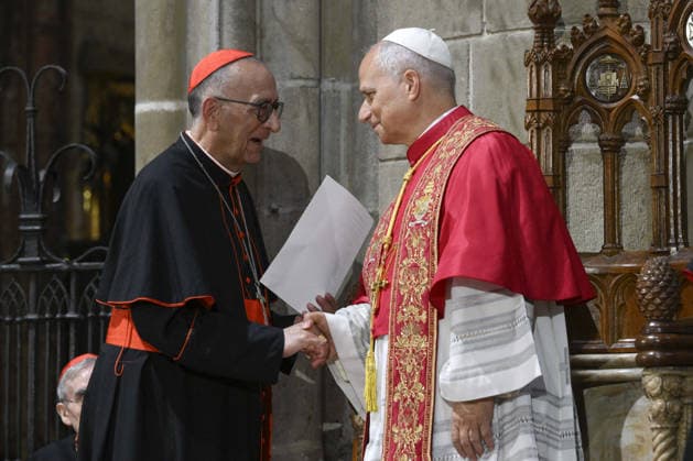 Pope Leo XIV Prayer At The Barcelona Cathedral - Spain Pope Leo XIV greets archbishop of Barcelona cardinal Juan José Omella during a midday prayer at the Barcelona Cathedral (Cathedral of the Holy Cross and Saint Eulalia) in Barcelona on June 9, 2026 on the fourth day of his pastoral visit to Spain. Photo by (EV) Simone Risoluti Vatican Media ABACAPRESS.COM Barcelona Spain  Copyright: xABACAx