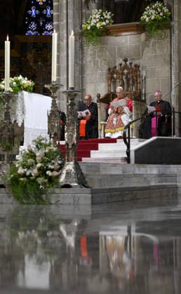 Pope Leo XIV Prayer At The Barcelona Cathedral - Spain Pope Leo XIV presides over midday prayer at the Barcelona Cathedral (Cathedral of the Holy Cross and Saint Eulalia) in Barcelona on June 9, 2026 on the fourth day of his pastoral visit to Spain. Photo by (EV) Simone Risoluti Vatican Media ABACAPRESS.COM Barcelona Spain  Copyright: xABACAx