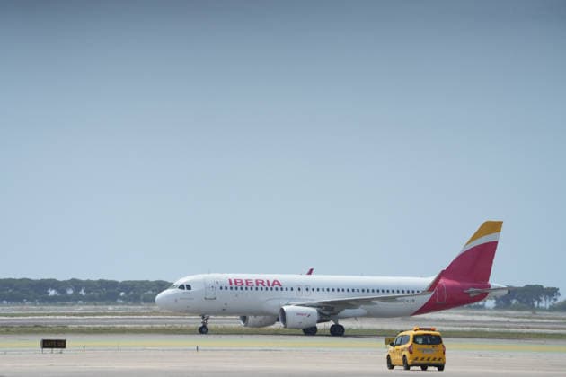 Pope Leo XIV arrives in Barcelona Arrival of Pope Leo XIV at Josep Tarradellas Barcelona El Prat International Airport, June 9, 2026, in Barcelona, Catalonia Spain Pope Leo XIV continues his trip through Spain after three intense days in the capital and arrives in Barcelona where he has a busy schedule between today and tomorrow, June 10, which includes the commemoration of the centenary of the death of Antoni Gaudi and the blessing and inauguration of the Tower of Jesus Christ in the Basilica of the Sagrada Familia 09 JUNE 2026 Barcelona Catalunya Barcelona Catalunya Catalunya Spain  Copyright: xDavidxZorrakinox 7584318