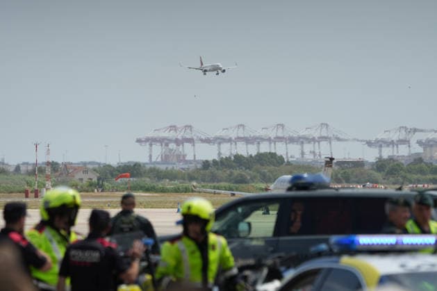 Pope Leo XIV arrives in Barcelona Arrival of Pope Leo XIV at Josep Tarradellas Barcelona El Prat International Airport, June 9, 2026, in Barcelona, Catalonia Spain Pope Leo XIV continues his trip through Spain after three intense days in the capital and arrives in Barcelona where he has a busy schedule between today and tomorrow, June 10, which includes the commemoration of the centenary of the death of Antoni Gaudi and the blessing and inauguration of the Tower of Jesus Christ in the Basilica of the Sagrada Familia 09 JUNE 2026 Barcelona Catalunya Barcelona Catalunya Catalunya Spain  Copyright: xDavidxZorrakinox 7584324
