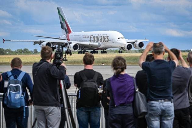 Internationale Luftfahrtausstellung ILA ** NUR FÜR REDAKTIONELLE ZWECKE ** EDITORIAL USE ONLY **<p>Airbus A380 von Emirates landet. Von nachhaltigen Antrieben für die zivile Luftfahrt über hochmoderne Drohnen im Defence-Bereich bis hin zu modernster Satellitentechnik für aktuelle und künftige Weltraummissionen: Die ILA Berlin zeigt die Zukunft der Luft- und Raumfahrt. 750 Aussteller aus 37 Ländern präsentieren die neuesten Innovationen und Entwicklungen der Branche. Darüber hinaus werden rund 100 Fluggeräte am Boden und in der Luft zu erleben sein, fotografiert am 09.06.2026 in Berlin. Berlin Berlin Berlin Copyright: MaurizioxGambarini *** International Air Show ILA FOR EDITORIAL PURPOSES ONLY EDITORIAL USE ONLY p Airbus A380 from Copyright: MaurizioxGambarini doc867qgr3l8281ll52f973 ,EDITORIAL USE ONLY