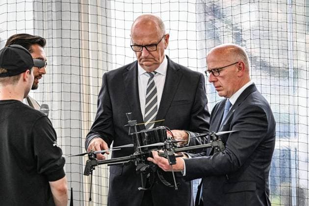 Internationale Luftfahrtausstellung ILA ** NUR FÜR REDAKTIONELLE ZWECKE ** EDITORIAL USE ONLY **<p>Dietmar Woidke (SPD), Ministerpräsident des Landes Brandenburg und Kai Wegner (CDU), Regierender Bürgermeister von Berlin. Von nachhaltigen Antrieben für die zivile Luftfahrt über hochmoderne Drohnen im Defence-Bereich bis hin zu modernster Satellitentechnik für aktuelle und künftige Weltraummissionen: Die ILA Berlin zeigt die Zukunft der Luft- und Raumfahrt. 750 Aussteller aus 37 Ländern präsentieren die neuesten Innovationen und Entwicklungen der Branche. Darüber hinaus werden rund 100 Fluggeräte am Boden und in der Luft zu erleben sein, fotografiert am 09.06.2026 in Berlin. Berlin Berlin Berlin Copyright: MaurizioxGambarini *** Copyright: MaurizioxGambarini doc867qsrsh8u8n1d5ombp ,EDITORIAL USE ONLY
