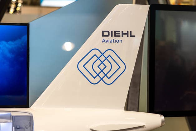 Presserundgang auf der ILA Berlin 2026, Berlin, 09.06.2026 Leitwerk-Modell mit dem Logo von Diehl Aviation auf einem Messestand der Luftfahrtausstellung ILA Berlin. *** Press tour at the ILA Berlin 2026, Berlin, 09 06 2026 Tail unit model with the Diehl Aviation logo on a stand at the ILA Berlin Air Show 20260609-286A8826-M4000