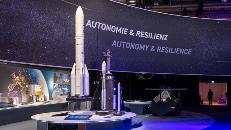 Presserundgang auf der ILA Berlin 2026, Berlin, 09.06.2026 Ausstellungsstand der ESA auf der ILA mit Modellen der Ariane-Raketenfamilie und weiteren Traegersystemen. Im Hintergrund eine grossflaechige Leinwand zum Thema Autonomie & Resilienz . *** Press tour at the ILA Berlin 2026, Berlin, 09 06 2026 ESA exhibition stand at the ILA with models of the Ariane rocket family and other launcher systems In the background a large screen on the topic of autonomy and resilience 20260609-286A8877-M4000