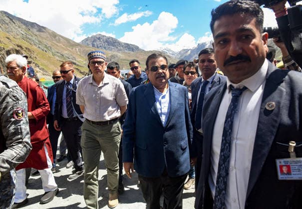 Final Breakthrough Ceremony of the Zojila Tunnel Kargil Ladakh , Jun 09 (ANI): Union Road Transport and Highways Minister Nitin Gadkari, along with Jammu and Kashmir Chief Minister Omar Abdullah and state Lieutenant Governor Manoj Sinha, graces the final breakthrough ceremony of the world s longest single-tube bidirectional Zojila Tunnel at Minamarg, in Kargil on Tuesday. Kargil Ladakh India Copyright: xANIx ANI_20260609024