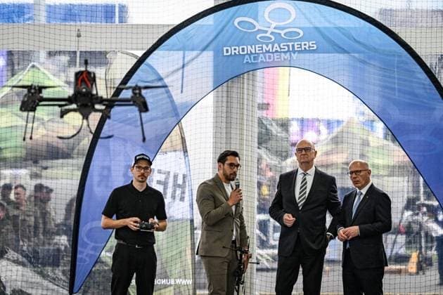 Internationale Luftfahrtausstellung ILA ** NUR FÜR REDAKTIONELLE ZWECKE ** EDITORIAL USE ONLY **<p>Dietmar Woidke (SPD), Ministerpräsident des Landes Brandenburg und Kai Wegner (CDU), Regierender Bürgermeister von Berlin. Von nachhaltigen Antrieben für die zivile Luftfahrt über hochmoderne Drohnen im Defence-Bereich bis hin zu modernster Satellitentechnik für aktuelle und künftige Weltraummissionen: Die ILA Berlin zeigt die Zukunft der Luft- und Raumfahrt. 750 Aussteller aus 37 Ländern präsentieren die neuesten Innovationen und Entwicklungen der Branche. Darüber hinaus werden rund 100 Fluggeräte am Boden und in der Luft zu erleben sein, fotografiert am 09.06.2026 in Berlin. Berlin Berlin Berlin Copyright: MaurizioxGambarini *** Copyright: MaurizioxGambarini doc867qtof2eroxd11ombo ,EDITORIAL USE ONLY