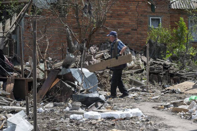 Aftermath of Russian attack on Ukraine s Chuhuiv CHUHUIV, KHARKIV REGION, UKRAINE - JUNE 9: Local residents clean the damage caused by the Russian missile strike on Chuhuiv, Kharkiv Region, Ukraine on June 9, 2026.Three people were killed in the missile attack on Chuhuiv: two men, aged 56 and 70, and a 22-year-old pregnant woman. Medical personnel provided assistance to two women, aged 71 and 65, and a 70-year-old man who suffered acute stress reactions. Two buildings, stores, garages, and two cars were damaged. Serhii Masin Anadolu Kharkiv Ukraine. Editorial use only. Please get in touch for any other usage.  Copyright: x2026xAnadoluxSerhiixMasinx