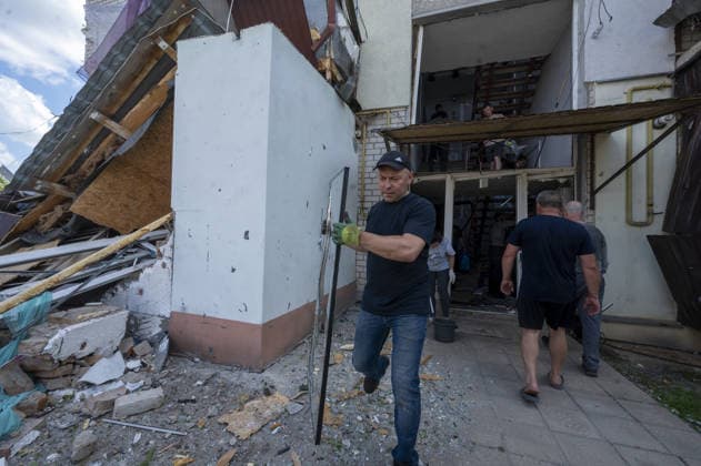 Aftermath of Russian attack on Ukraine s Chuhuiv CHUHUIV, KHARKIV REGION, UKRAINE - JUNE 9: Local residents clean the damage caused by the Russian missile strike on Chuhuiv, Kharkiv Region, Ukraine on June 9, 2026.Three people were killed in the missile attack on Chuhuiv: two men, aged 56 and 70, and a 22-year-old pregnant woman. Medical personnel provided assistance to two women, aged 71 and 65, and a 70-year-old man who suffered acute stress reactions. Two buildings, stores, garages, and two cars were damaged. Serhii Masin Anadolu Kharkiv Ukraine. Editorial use only. Please get in touch for any other usage.  Copyright: x2026xAnadoluxSerhiixMasinx