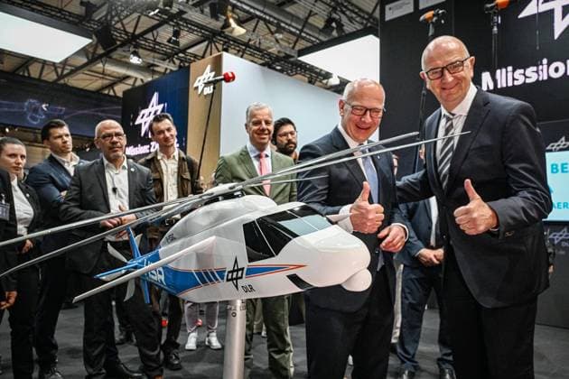 Internationale Luftfahrtausstellung ILA ** NUR FÜR REDAKTIONELLE ZWECKE ** EDITORIAL USE ONLY **<p>Dietmar Woidke (SPD), Ministerpräsident des Landes Brandenburg und Kai Wegner (CDU), Regierender Bürgermeister von Berlin. Von nachhaltigen Antrieben für die zivile Luftfahrt über hochmoderne Drohnen im Defence-Bereich bis hin zu modernster Satellitentechnik für aktuelle und künftige Weltraummissionen: Die ILA Berlin zeigt die Zukunft der Luft- und Raumfahrt. 750 Aussteller aus 37 Ländern präsentieren die neuesten Innovationen und Entwicklungen der Branche. Darüber hinaus werden rund 100 Fluggeräte am Boden und in der Luft zu erleben sein, fotografiert am 09.06.2026 in Berlin. Berlin Berlin Berlin Copyright: MaurizioxGambarini *** Copyright: MaurizioxGambarini doc867r20djg6qso6v3h9m ,EDITORIAL USE ONLY