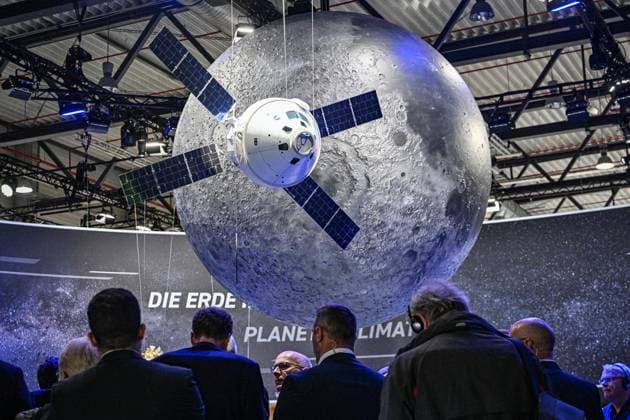 Internationale Luftfahrtausstellung ILA ** NUR FÜR REDAKTIONELLE ZWECKE ** EDITORIAL USE ONLY **<p>Von nachhaltigen Antrieben für die zivile Luftfahrt über hochmoderne Drohnen im Defence-Bereich bis hin zu modernster Satellitentechnik für aktuelle und künftige Weltraummissionen: Die ILA Berlin zeigt die Zukunft der Luft- und Raumfahrt. 750 Aussteller aus 37 Ländern präsentieren die neuesten Innovationen und Entwicklungen der Branche. Darüber hinaus werden rund 100 Fluggeräte am Boden und in der Luft zu erleben sein, fotografiert am 09.06.2026 in Berlin. Berlin Berlin Berlin Copyright: MaurizioxGambarini *** International Aerospace Exhibition ILA FOR EDITORIAL PURPOSES ONLY EDITORIAL USE ONLY p From sustainable propulsion systems f Copyright: MaurizioxGambarini doc867r3ujcoi914sd8xmcz ,EDITORIAL USE ONLY